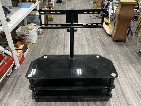 TV / ENTERTAINMENT STAND (18”x41”x45”)