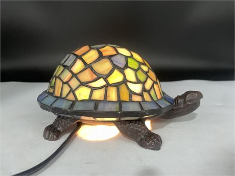 TIFFANY STYLED STAIN GLASS TURTLE LAMP 9”x5”