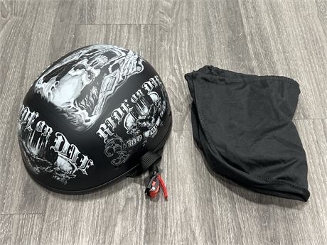 WCL DOT MOTORCYCLE HELMET SIZE XS - GREAT CONDITION