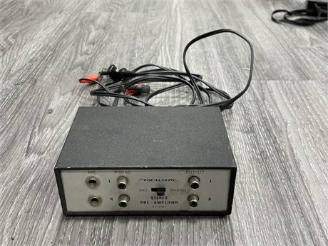 VINTAGE REALISTIC STEREO PRE-AMPLIFIER 42-2101 (WORKING)