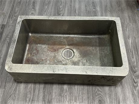 HAMMERED HEAVY PLATED COPPER FARMHOUSE SINK (3ft wide)