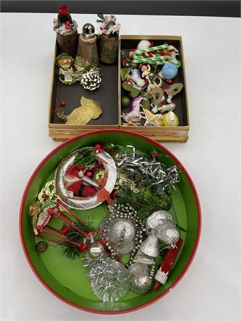 2 BOXES OF VINTAGE 1950’S & 1960’S XMAS ORNAMENTS