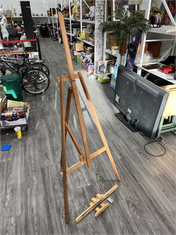 LARGE WOOD PAINTING EASEL