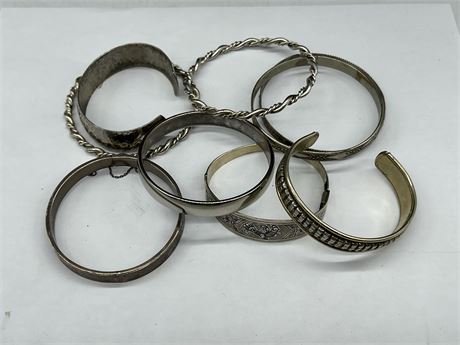 LOT OF BANGLES / BRACELETS - SOLE MARKED 925 MEXICAN STERLING