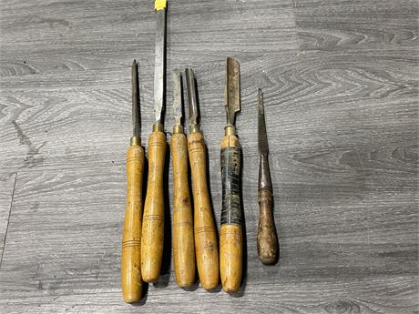LOT OF VINTAGE WOODCARVING TOOLS
