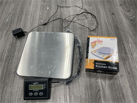 LOT OF 2 SCALES (UNTESTED)