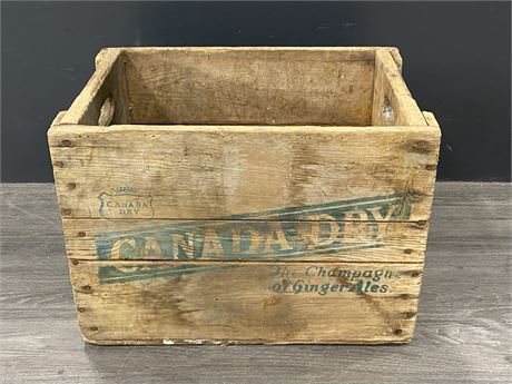 VINTAGE CANADA DRY WOOD CRATE - IN GREAT CONDITION (19”X9.5”)