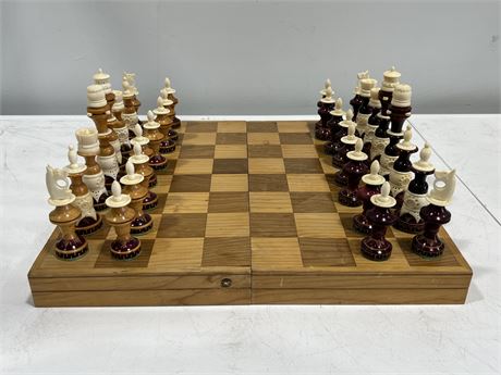 WOOD CHESS TABLE W/FAUX BONE PIECES (17.5”x17.5”)