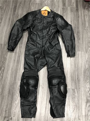 RAMPAGE LEATHER FULL LEATHER MOTORCYCLE SUIT SIZE 44