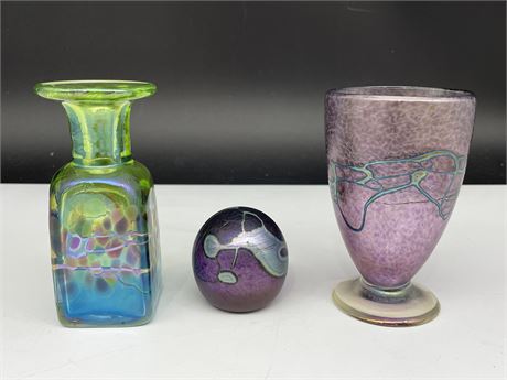 R.HELD SIGNED GLASS & 2 ART GLASS PIECES (TALLEST IS 4.5”)