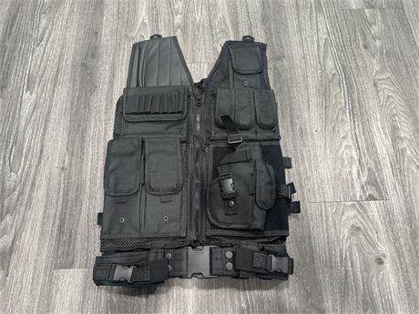 NEW TACTICAL VEST - GREAT FOR AIRSOFT - SIZE M/L