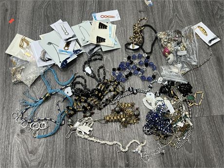 25+ MISC NECKLACES & ASSORTED JEWELRY