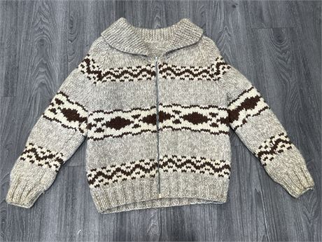 VINTAGE HAND MADE COWICHAN SWEATER - SIZE M / L