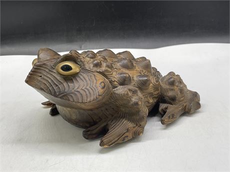 HAND CARVED WOODEN LARGE TOAD (9”x8”)