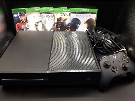 BLACK XBOX ONE CONSOLE W/GAMES - VERY GOOD CONDITION