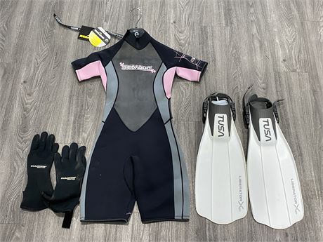 NWT SEADOO WOMENS WETSUIT + FLIPPERS & GLOVES