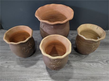 4 FLOWER POTS (1 large 3 small)