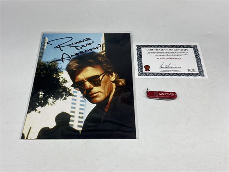 MACGYVER SWISS ARMY KNIFE & AUTOGRAPHED MACGYVER PHOTO W/COA