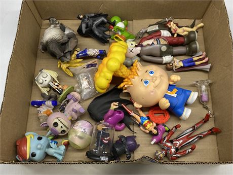 LOT OF TOYS / FIGURES