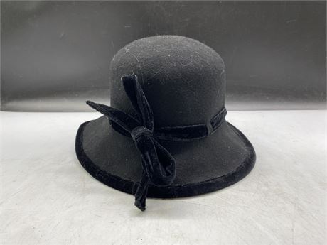 BLACK FELT & VELVET HAT