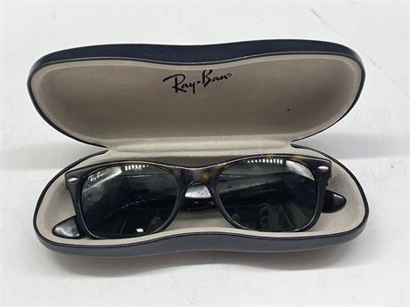 RAY BAN SUNGLASSES IN CASE