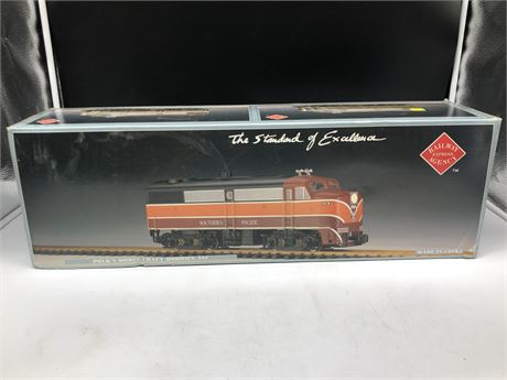 G-SCALE CANADIAN PACIFIC LOCOMOTIVE (NEW)