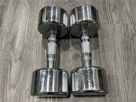 PAIR OF 8KG DUMBBELLS - 35LBS TOTAL WEIGHT