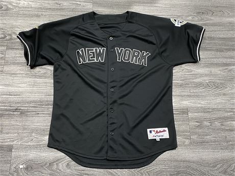 NEW YORK YANKEES JERSEY - SIZE 54 (EXCELLENT CONDITION)