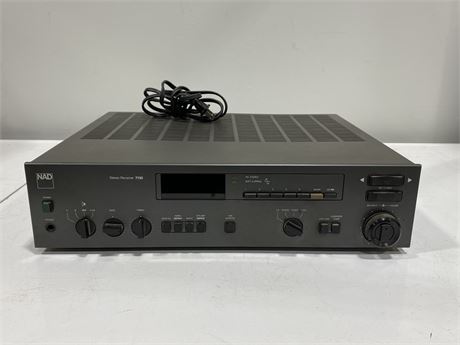 NAD 7130 STEREO RECEIVER - TURNS ON / LIGHTS UP