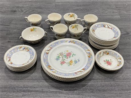33PC SET OF OLD ENGLISH JOHNSON BROS CHINA (MADE IN ENGLAND)