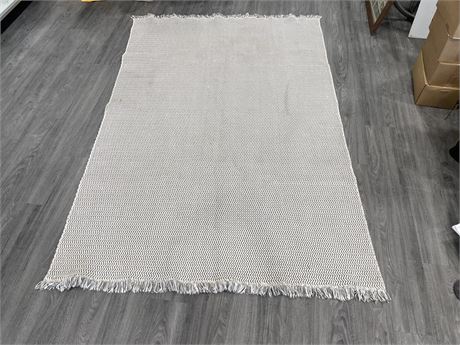 LARGE AREA RUG 61”x90”