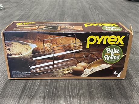 PYREX BAKE A ROUND IN BOX