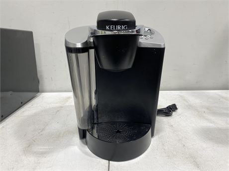 KEURIG COFFEE MAKER-GOOD CONDITION