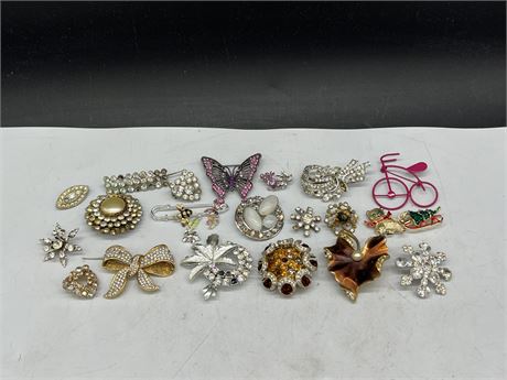 20 VINTAGE BROOCHES