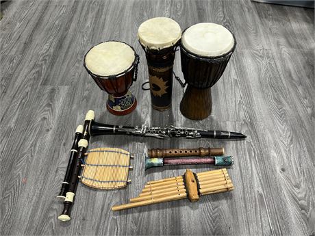 LOT OF MUSICAL INSTRUMENTS