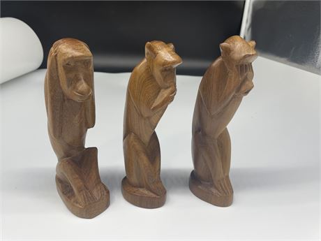 GENUINE BESMO HAND CARVED FIGURES 7” TALL
