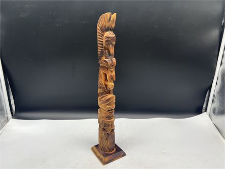 1978 WOODEN CARVED TOTEM POLE BY B. INNES - 17” TALL
