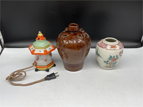 ANTIQUE / VINTAGE CHINESE POTTERY & LAMP - 7” TALL