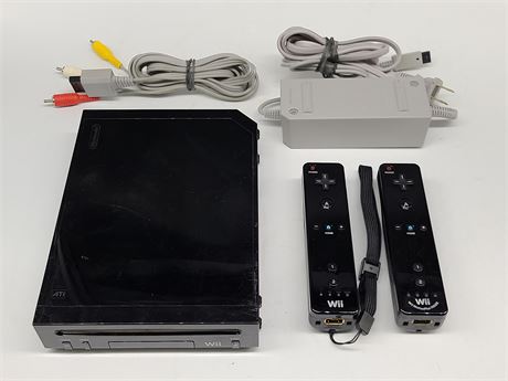 BLACK WII WITH 2 CONTROLLERS
