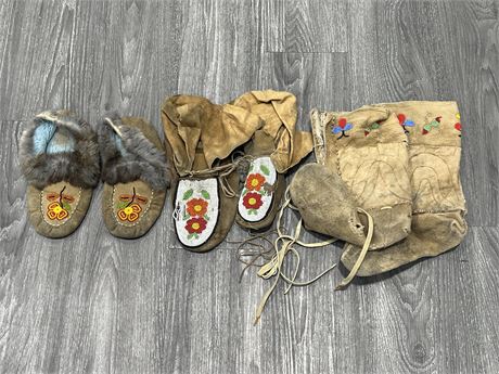 3 VINTAGE PAIRS OF BEAD WORK MOCCASINS - ASSORTED SIZES