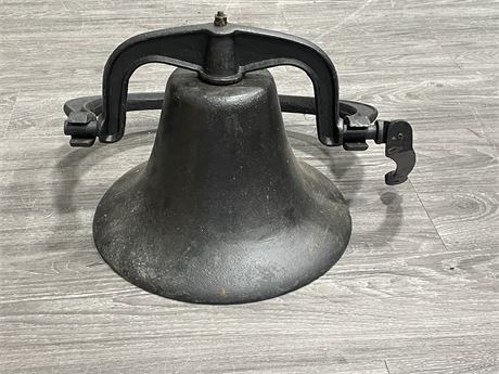 LARGE HEAVY CAST IRON SCHOOL/FARM BELL WITH MOUNT