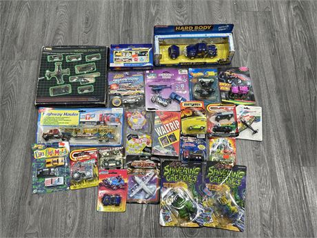LARGE LOT OF COLLECTABLE CARS / TOYS