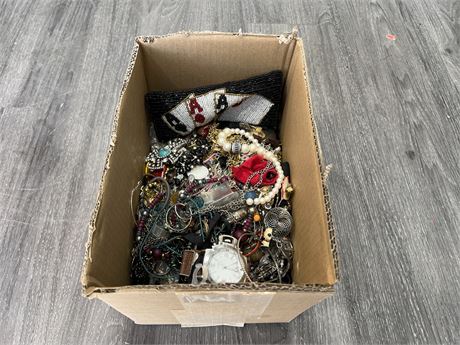 SMALL BOX OF ASSORTED COSTUME JEWELRY