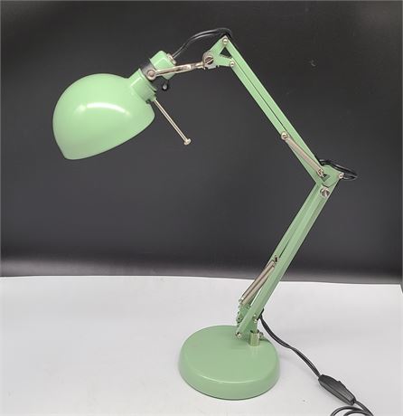 UNIQUE FLEXARM TABLE LAMP (19"Tall)