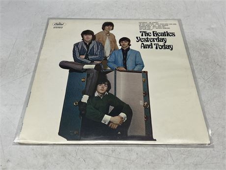 THE BEATLES - YESTERDAY & TODAY - EXCELLENT (E)
