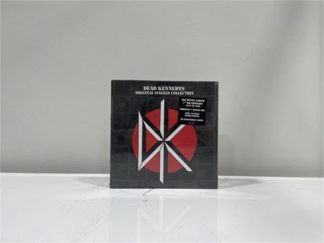 NEW DEAD KENNEDYS 7 RECORD BOX SET (45s)