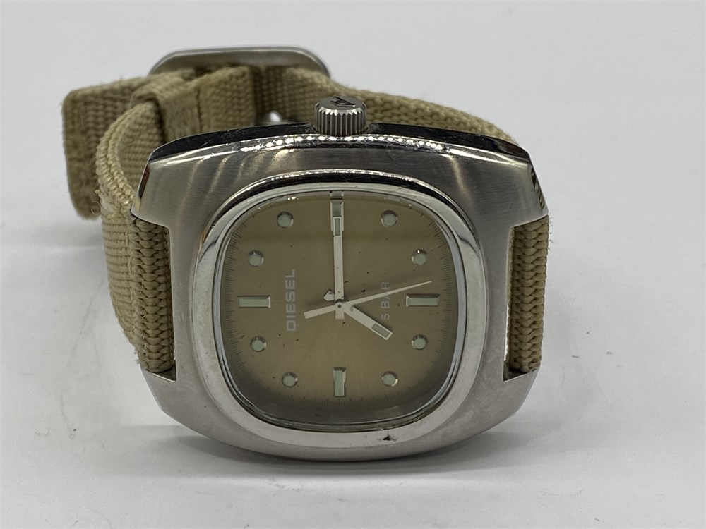 Diesel shop military watch