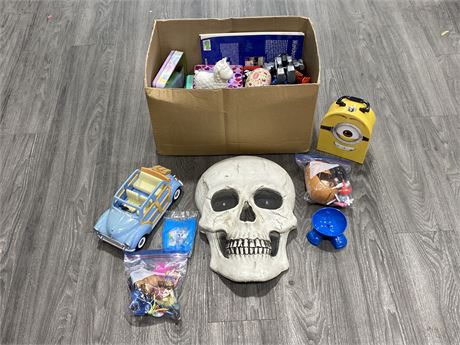 BOX OF TOYS & LARGE 18” LIGHT UP SKULL (SOME COLLECTABLES)