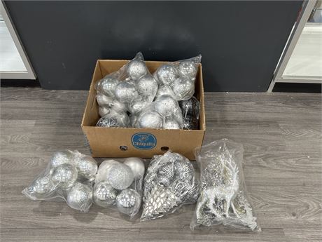 LOT OF LARGE CHRISTMAS ORNAMENTS