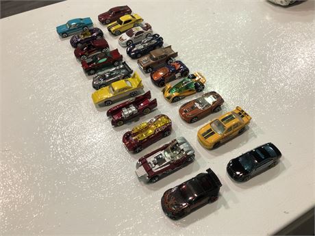 LOT OF COLLECTABLE HOT WHEELS CARS